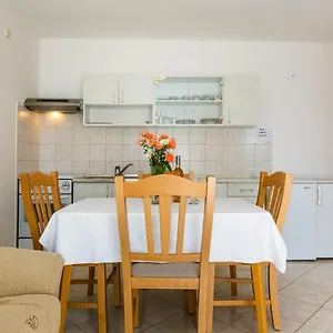 https://apartmani-luka-kornic.primorje-gorskikotar.com